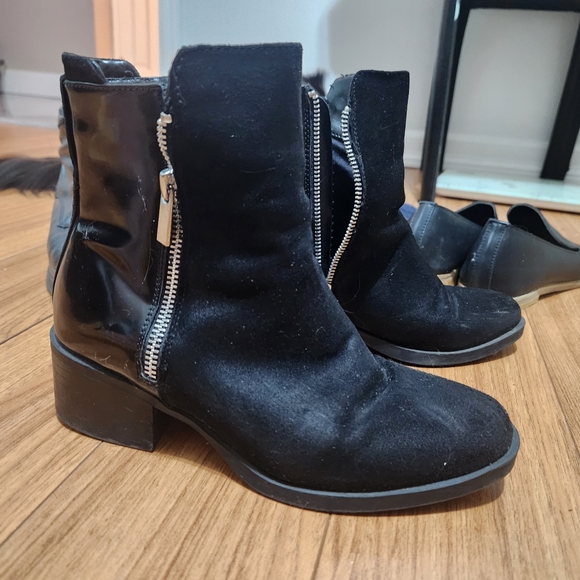 Shoes - Picture 2 of 5